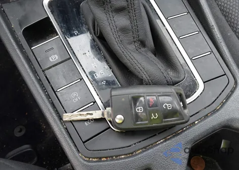 2019 Volkswagen Jetta 1.4T R-Line/1.4T S/1.4T Se из США, поврежденный, VIN 3VWCB7BUXKM190712